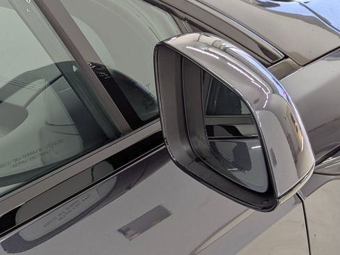 Used 2025 Tesla Model X image 19