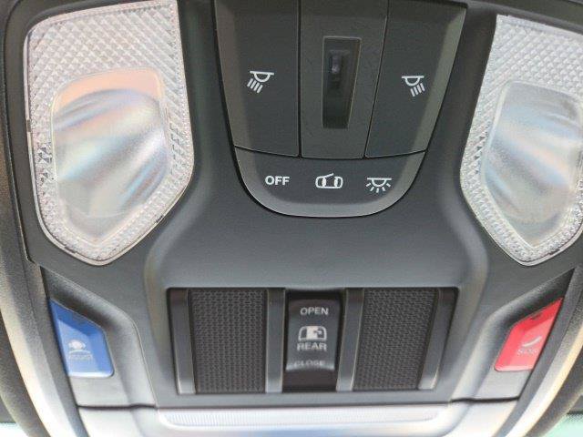 Used 2024 RAM 3500 Tradesman w/ Chrome Appearance Group AWD/4WD image 39