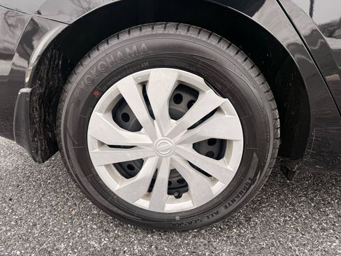 Used 2020 Nissan Versa S image 33