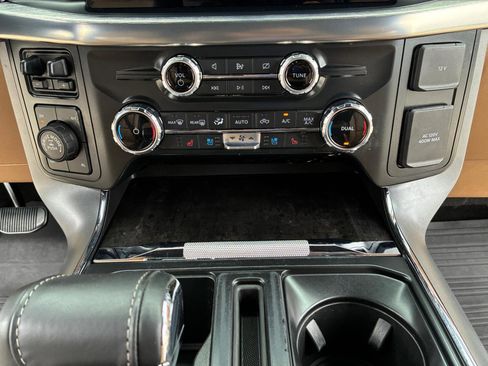 Used 2022 Ford F150 Lariat w/ FX4 Off-Road Package AWD/4WD image 23