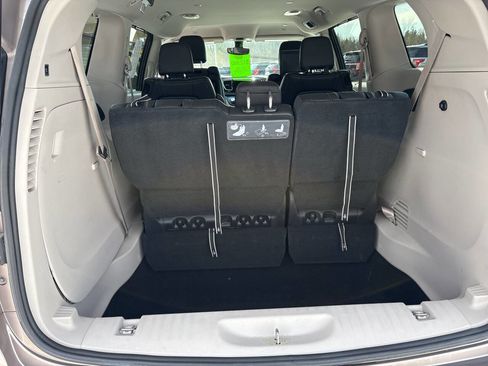 Used 2018 Chrysler Pacifica Touring-L Plus image 11