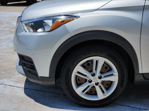 Used 2020 Nissan Kicks S FWD image 9