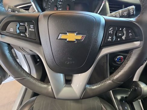 Used 2022 Chevrolet Trax LT w/ LT Convenience Package AWD/4WD image 20