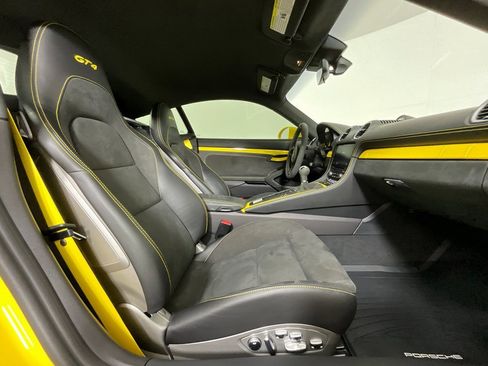 Used 2022 Porsche 718 Cayman GT4 image 19