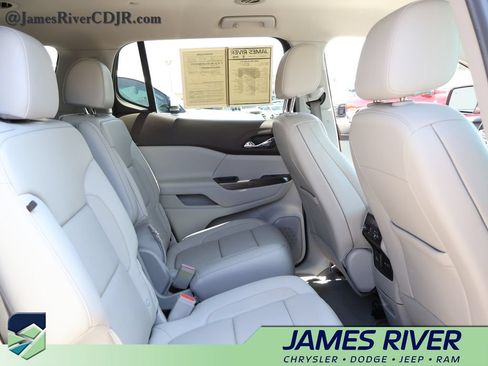 Used 2020 GMC Acadia SLT w/ Driver Alert Package II FWD image 11