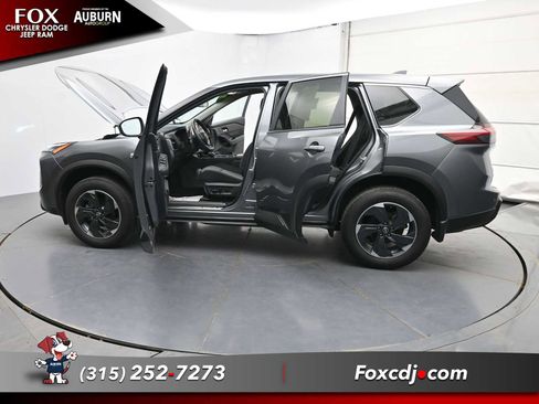 Used 2025 Nissan Rogue SV AWD/4WD image 38