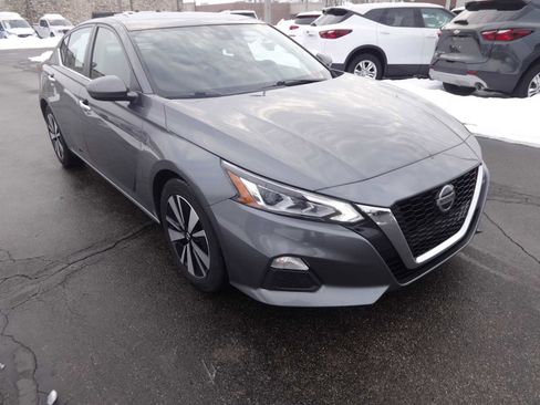 Used 2022 Nissan Altima 2.5 SV image 1