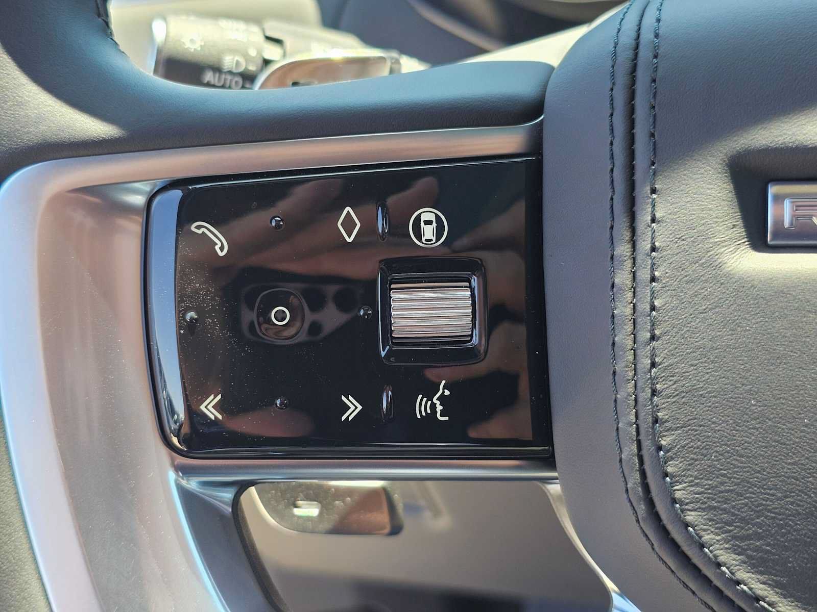 New 2025 Land Rover Range Rover SV AWD/4WD image 30