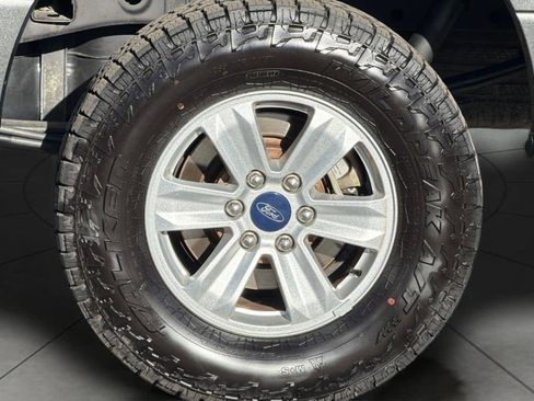 Used 2015 Ford F150 XLT image 11