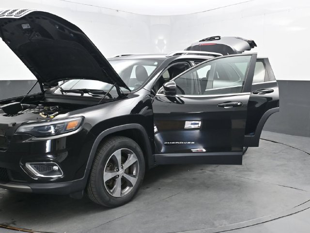 Used 2019 Jeep Cherokee Limited AWD/4WD image 38
