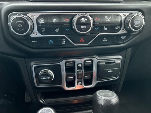 Used 2023 Jeep Wrangler Unlimited w/ Cold Weather Group AWD/4WD image 27