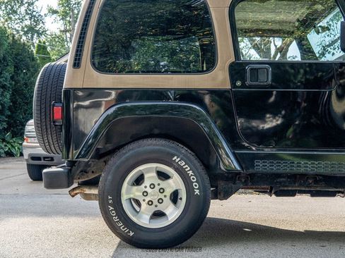 Used 2002 Jeep Wrangler Sahara AWD/4WD image 10