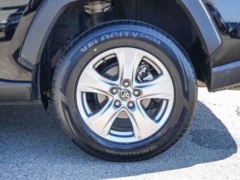Used 2025 Toyota RAV4 XLE AWD/4WD image 10