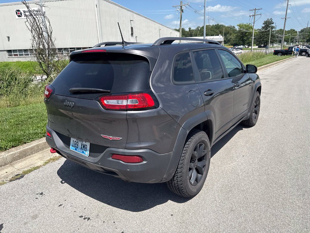 Used 2018 Jeep Cherokee Trailhawk w/ Cold Weather Group AWD/4WD image 3