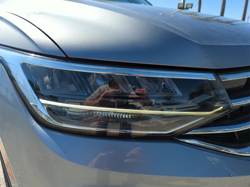 Used 2022 Volkswagen Tiguan SE image 13