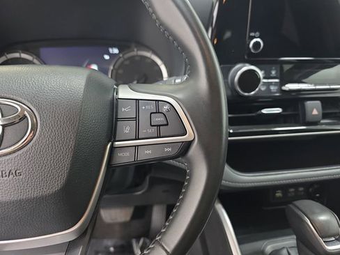 Certified 2024 Toyota Highlander LE image 15