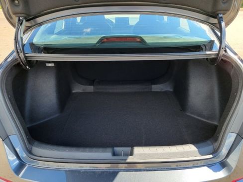 Used 2023 Honda Civic Sport image 2