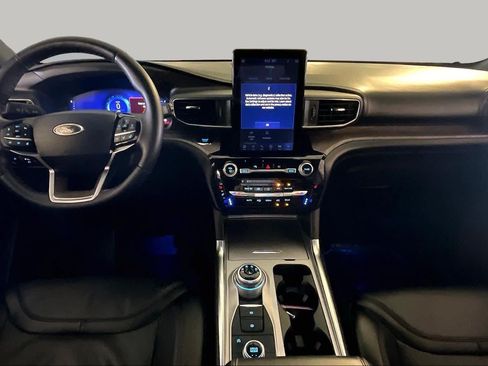 Used 2023 Ford Explorer Platinum w/ Technology Package AWD/4WD image 13