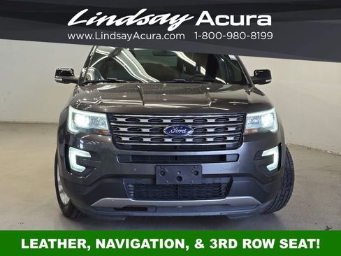 Used 2017 Ford Explorer XLT w/ Equipment Group 202A FWD image 2