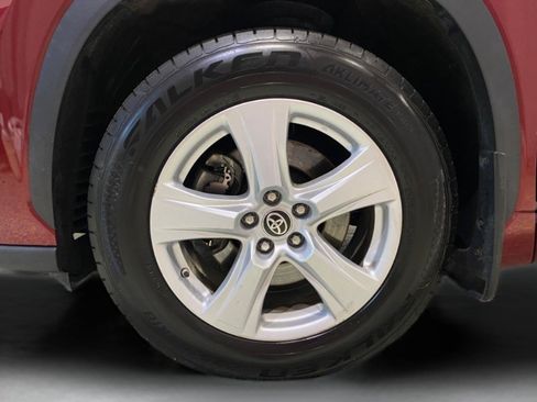 Used 2020 Toyota Highlander LE AWD/4WD image 26