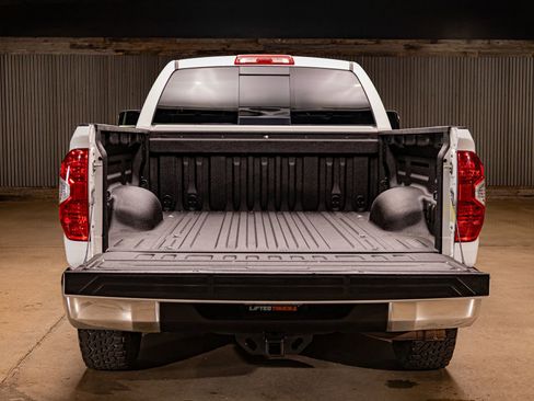 Used 2017 Toyota Tundra SR5 image 8