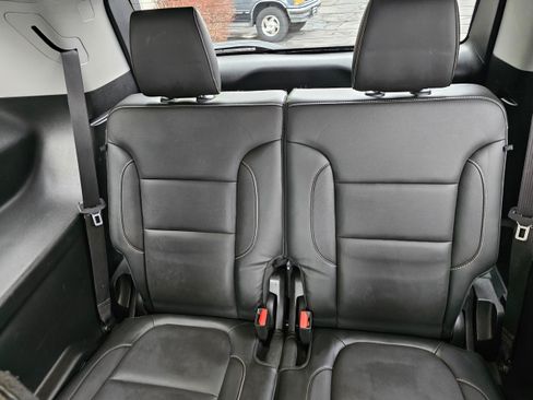 Used 2019 GMC Acadia SLT AWD/4WD image 18