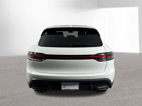 Used 2023 Porsche Macan AWD/4WD image 32