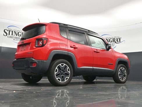 Used 2015 Jeep Renegade Trailhawk w/ Premium Leather Group AWD/4WD image 32
