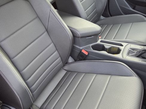 Used 2024 Volkswagen Jetta SE image 8