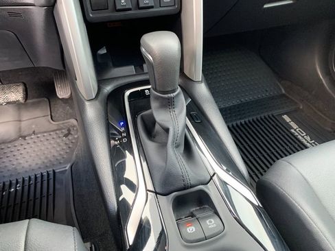 Used 2025 Toyota Corolla Cross XLE image 26