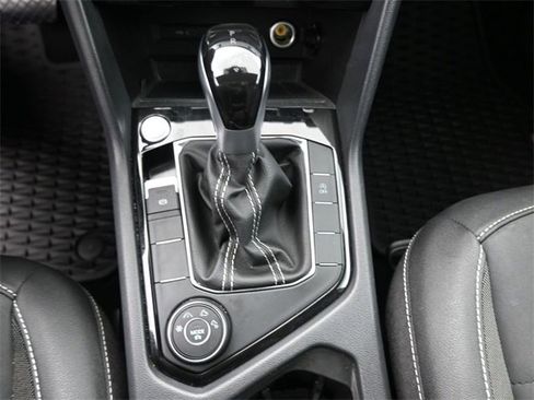 Used 2024 Volkswagen Taos SE image 31