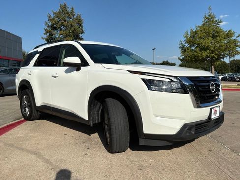 Used 2025 Nissan Pathfinder SV AWD/4WD image 4