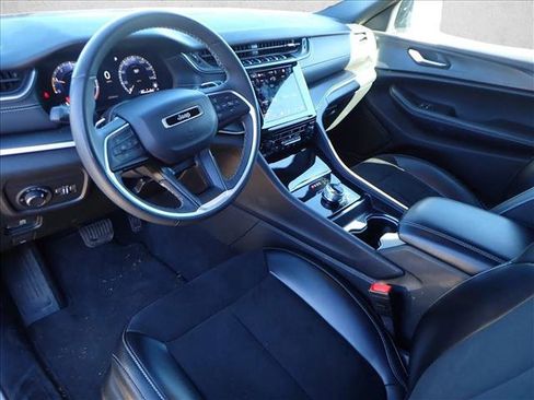 Used 2024 Jeep Grand Cherokee L Laredo image 10