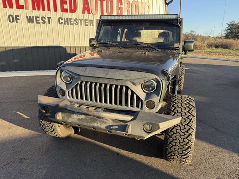 Used 2011 Jeep Wrangler Unlimited Rubicon w/ Dual Top Group image 2