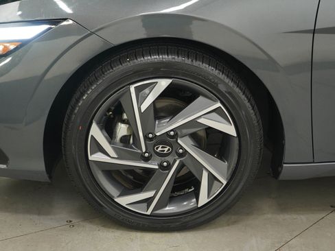Used 2025 Hyundai Elantra SEL FWD image 28
