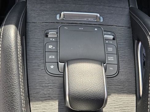 Used 2022 Mercedes-Benz GLE 350 4MATIC w/ Premium Package image 18
