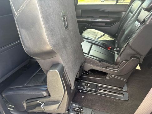 Used 2019 Ford Expedition XLT w/ Equipment Group 201A AWD/4WD image 37