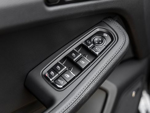 Certified 2026 Porsche Macan AWD/4WD image 20