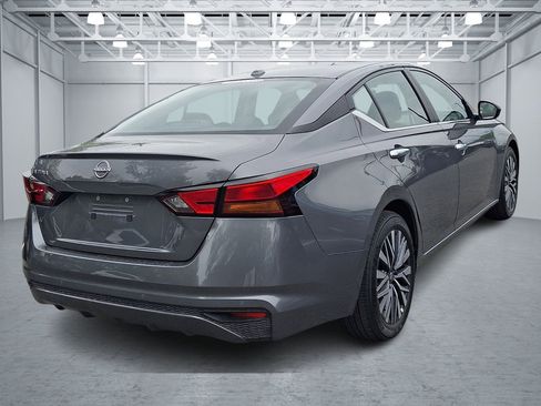 Used 2025 Nissan Altima 2.5 SV FWD image 5