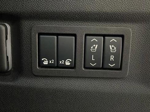 Used 2024 GMC Yukon XL Denali w/ Denali Reserve Package image 31