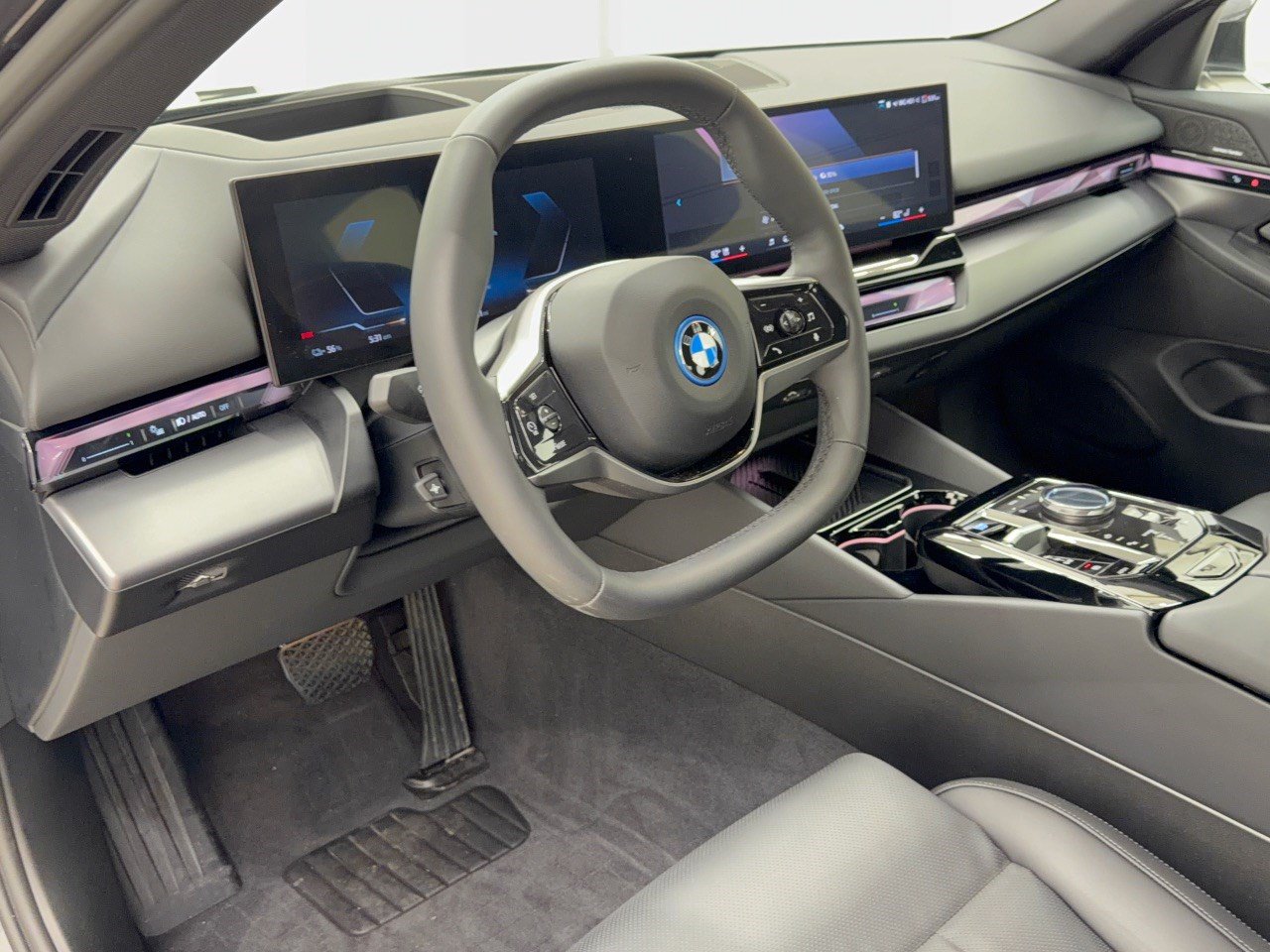 Certified 2025 BMW i5 eDrive40i w/ Premium Package RWD image 4