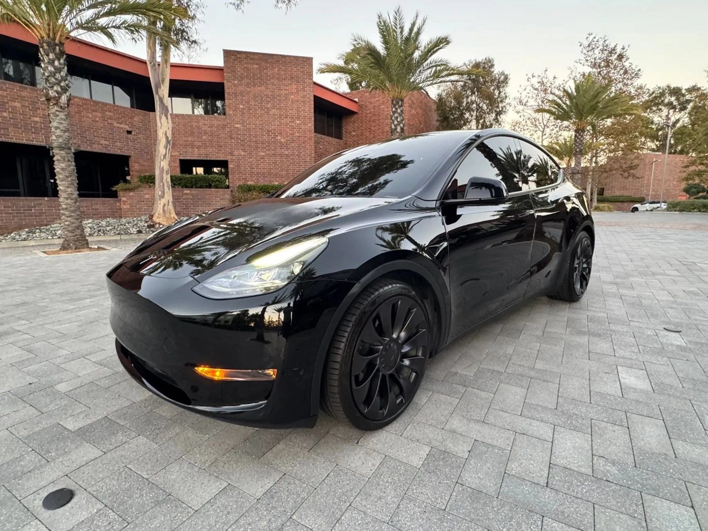 Used 2022 Tesla Model Y Performance AWD/4WD image 3