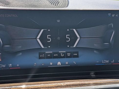 Used 2025 BMW X7 xDrive40i w/ Premium Package AWD/4WD image 20