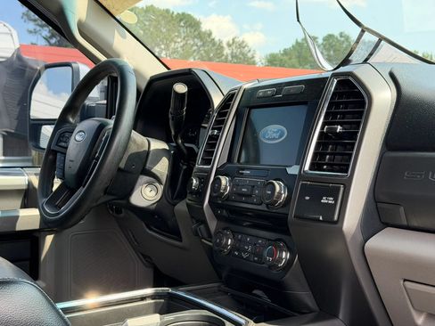 Used 2017 Ford F250 XLT w/ XLT Premium Package AWD/4WD image 10