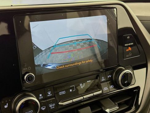 New 2026 Toyota Highlander XLE image 23