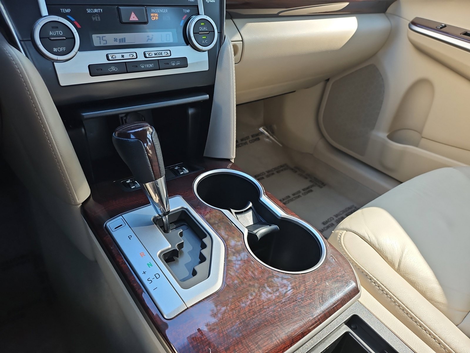 Used 2012 Toyota Camry XLE w/ Leather Pkg FWD image 31