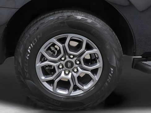 Used 2025 Ford Expedition Active AWD/4WD image 38