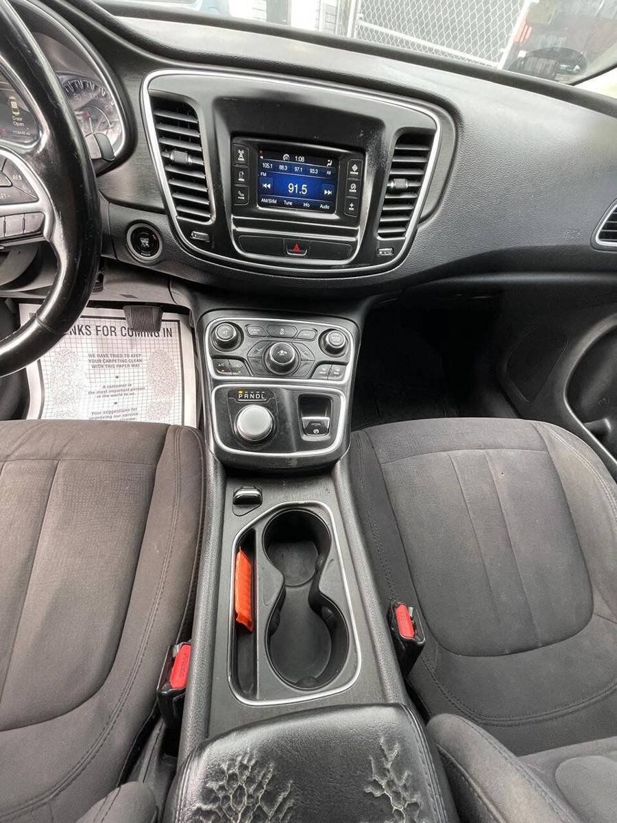 Used 2015 Chrysler 200 Limited w/ Convenience Group FWD image 2