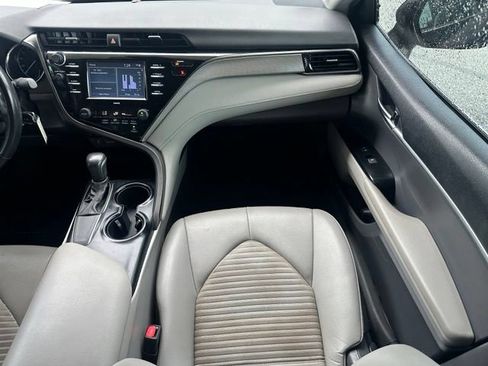 Used 2020 Toyota Camry SE FWD image 13