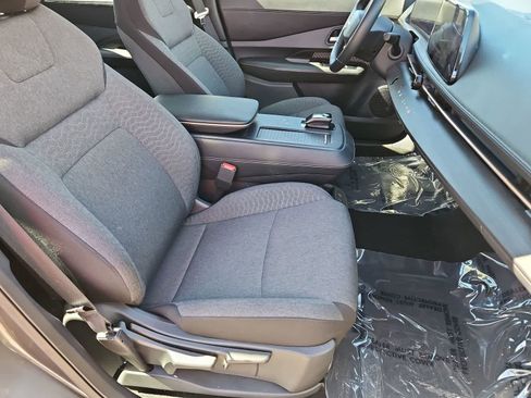 Used 2024 Nissan Ariya FWD image 21